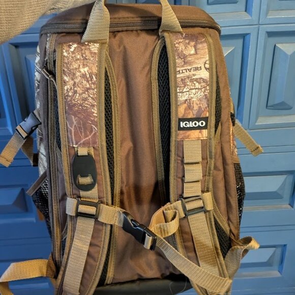 C29 IGLOO REALTREE GIZMO 30 Can Cooler Backpack - Picture 6 of 6